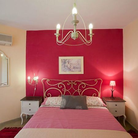 Polydor Apartment Tolo Luaran gambar