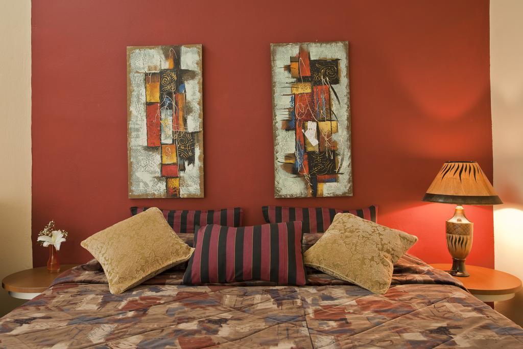 Polydor Apartment Tolo Bilik gambar