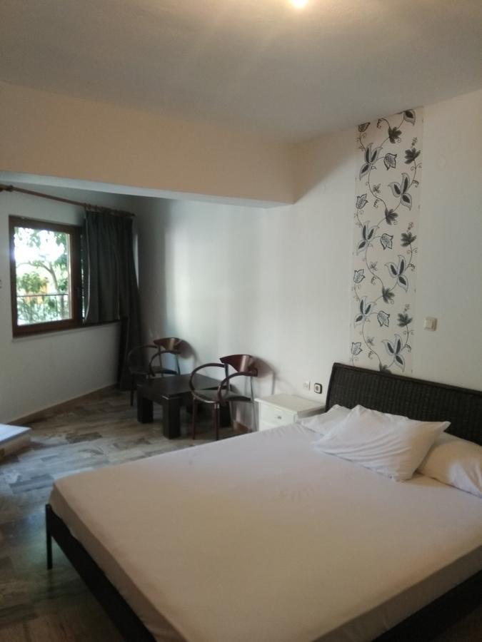 Polydor Apartment Tolo Luaran gambar