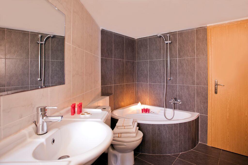 Polydor Apartment Tolo Luaran gambar
